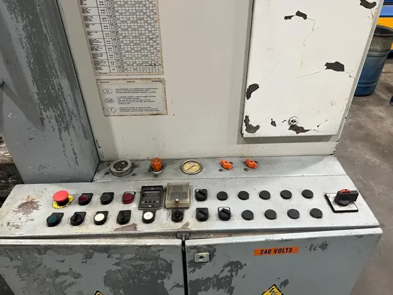 USED KASTO MODEL HBA-520 AU 20.5" X 20.5" AUTOMATIC HORIZONTAL BANDSAW, YEAR 1997