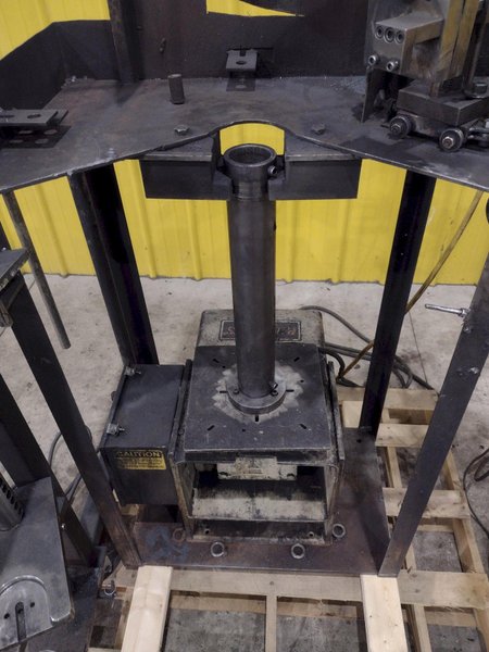 500 LB PANDJIRIS MODEL ALPHA 5-3 WELDING POSITIONER, 115 VOLT: STOCK #23360