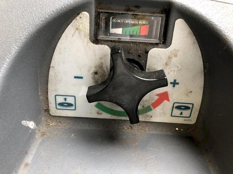 TENNANT MODEL BR-2000-DC FLOOR FINISHER: STOCK #13952