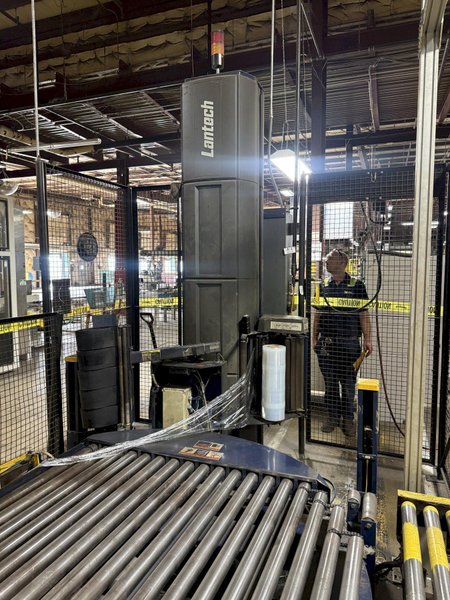 50" x 48" x 92" HIGH LANTECH QL AUTOMATIC SHRINK WRAPPER WITH IN-FEED &amp; OUT-FEED CONEYOR. STOCK # 0980426