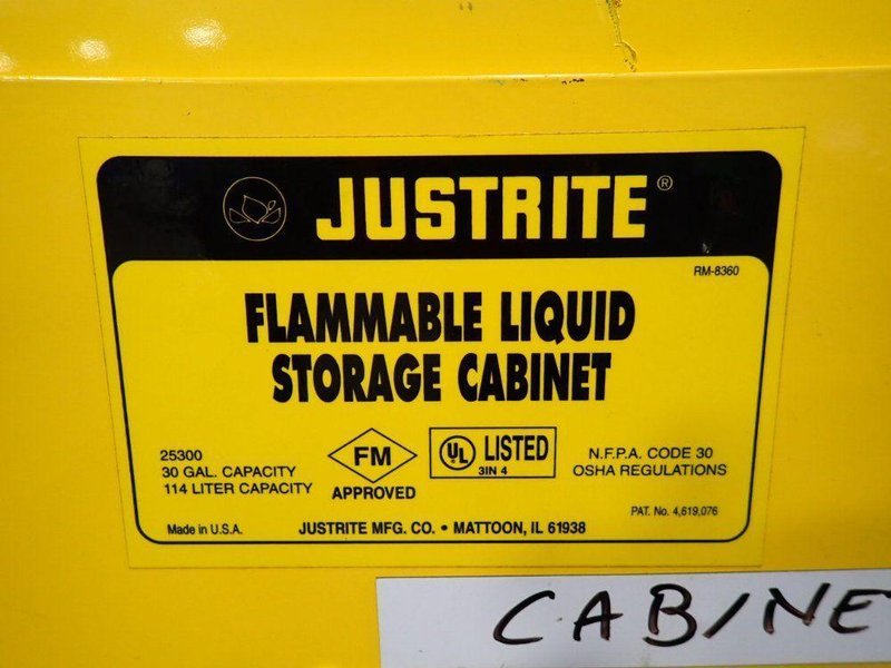 JUSTRITE 30 GAL FLAMMABLE LIQUID STORAGE CABINET