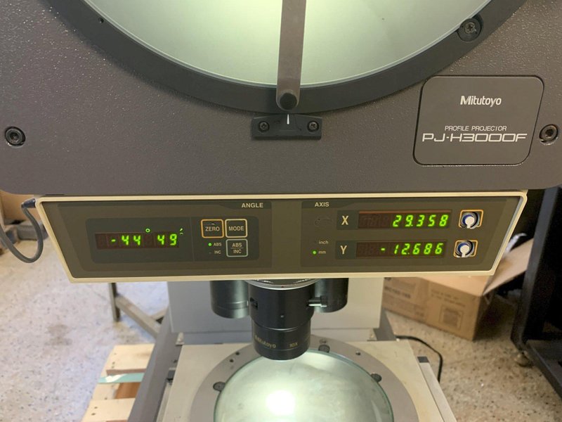 12&quot; MITUTOYO Model PH-H3000F Bench Top Vertical Beam Optical Comparator / Profile Projector