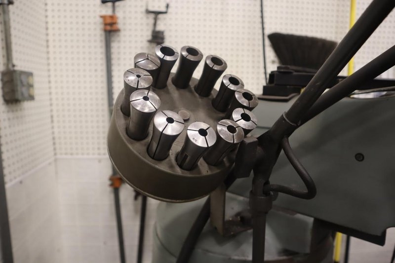 Bridgeport Series I Vertical Knee Mill, X &amp; Y-Axis Servo Power Feeds, 2-Axis Acu-Rite DRO- Auction Item