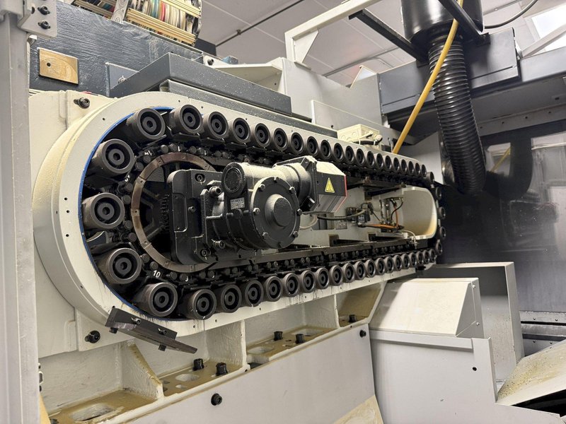 Makino F9 CNC Vertical Machining Center For Sale - 2015