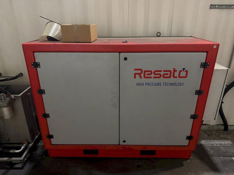 10,000 PSI x 40' RESATO CONTAINERIZED HIGH PRESSURE TEST BAY W/ 3 TON YALE HOIST SYSTEM, NEW 2015: YOBRO #25867