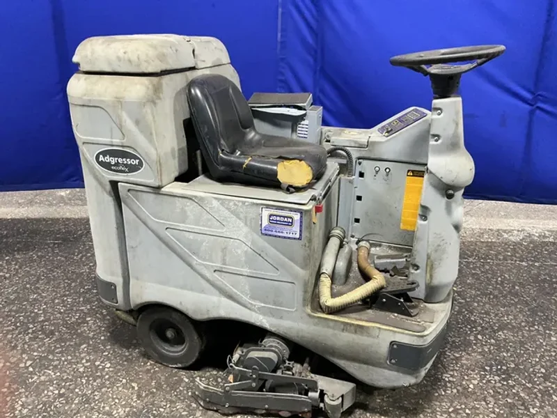 ADVANCE 24" FLOOR SCRUBBER  -  X3220C