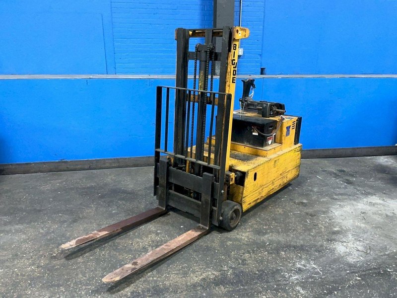 BIG JOE 3000 LBS ELECTRIC WALK BEHIND FORKLIFT  -  PDC-30-106