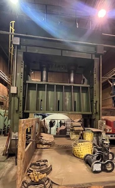 700 TON VERSON 700-HD-2-144T HYDRAULIC PRESS STOCK# 3992
