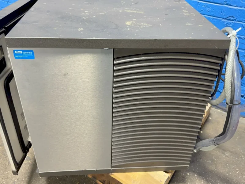 MANITOWOC ICE MAKER  -  IY0324A-161
