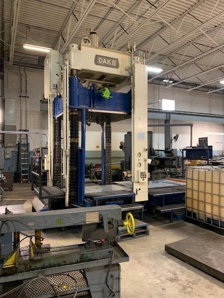 100 TON DAKE MODEL 918-527 HYDRAULIC SPOTTING PRESS. STOCK # 1261122