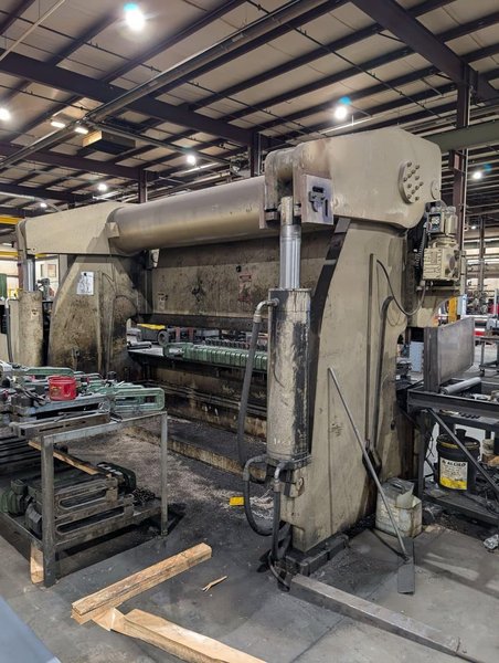 500 Ton x 14′ Accurpress 750014 CNC Press Brake, 2000 – ETS Control, Conveyor Tables Included