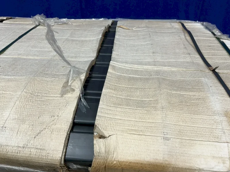 SIEMENS PLASTIC WIRE COVERS  -  GP374406