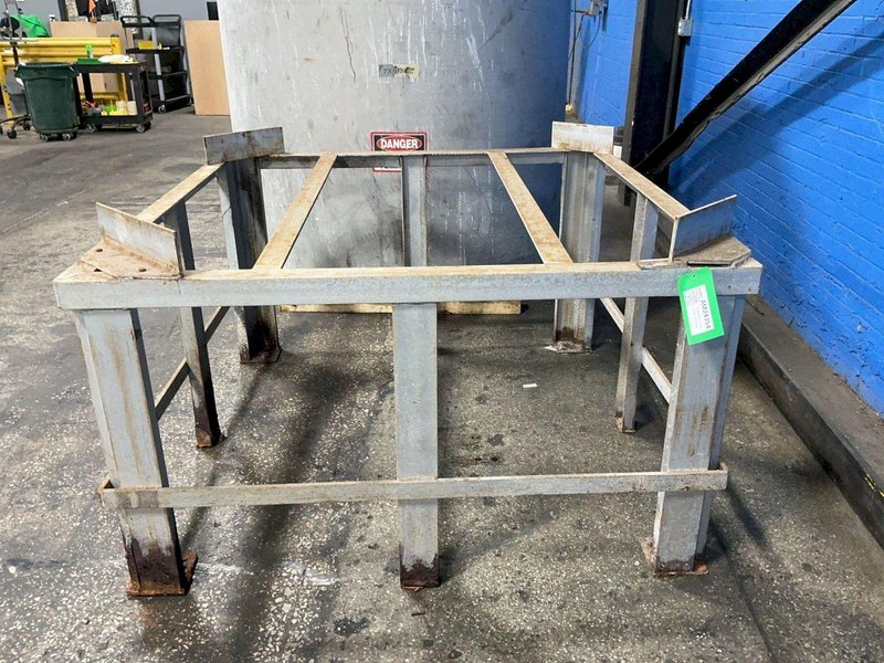 72” DIAMETER, 72” H TANK STAINLESS STEEL TANK WITH MIXER