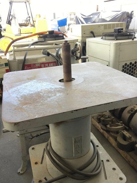 Max Oscillating Spindle Sander, Tilting Table, 1HP Motor