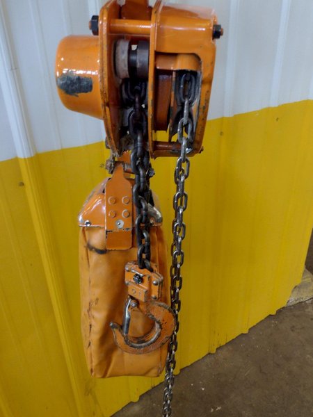 2 TON (4000 LBS)  HOIST WITH MANUAL TROLLEY: STOCK #16533