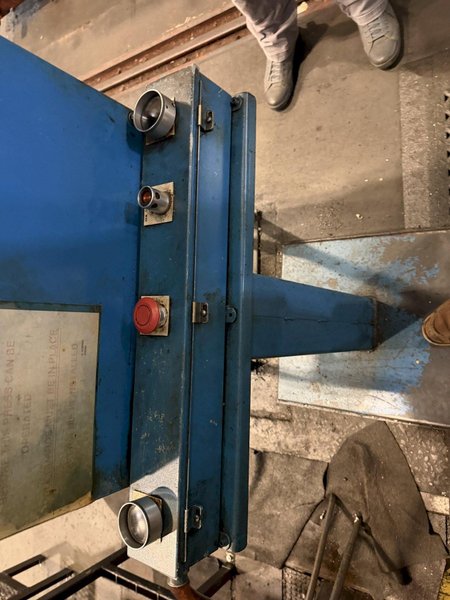 500 TON VERSON S2-500-108-60T STRAIGHT SIDE DOUBLE CRANK PRESS. STOCK # 0329626