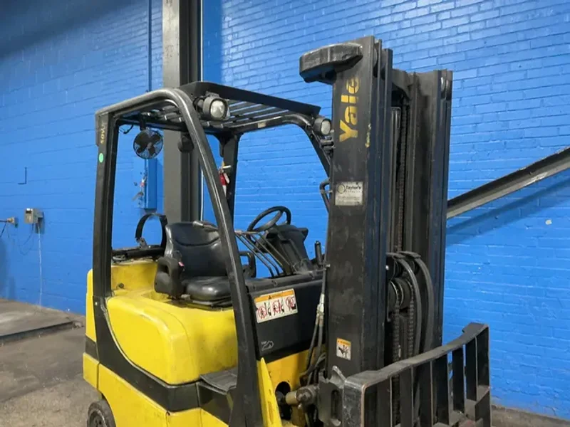 YALE 4550 LBS PROPANE FORKLIFT  -  GLC050VXNVSE085