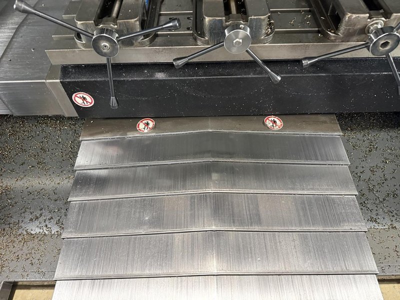 Hurco VM-20i VMC, 2014 – WinMax CNC Software, Chip Auger