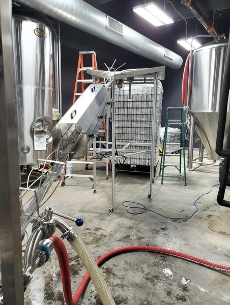 Twin Monkeys Cimarron Canning System, 2021 – 30–60 CPM, Modular Beverage Packaging System with Semi-Automatic Depalletizer and Twist Rinse