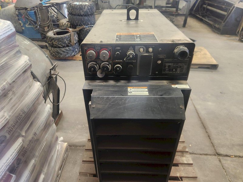 1000 AMP LINCOLN ELECTRIC POWER WAVE 1000 WELDER. STOCK # 0980826