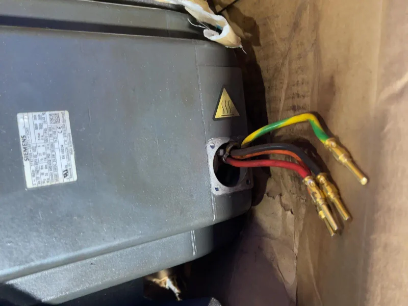 SIEMENS 5000 RPM SIMOTICS S-1FK7 COMPACT SYNCHRONOUS SERVO MOTOR   -  1FK7105-2AF71-1CH1