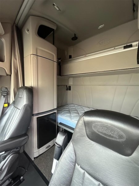 2022 Peterbilt 579 1XPBD49X4ND781737