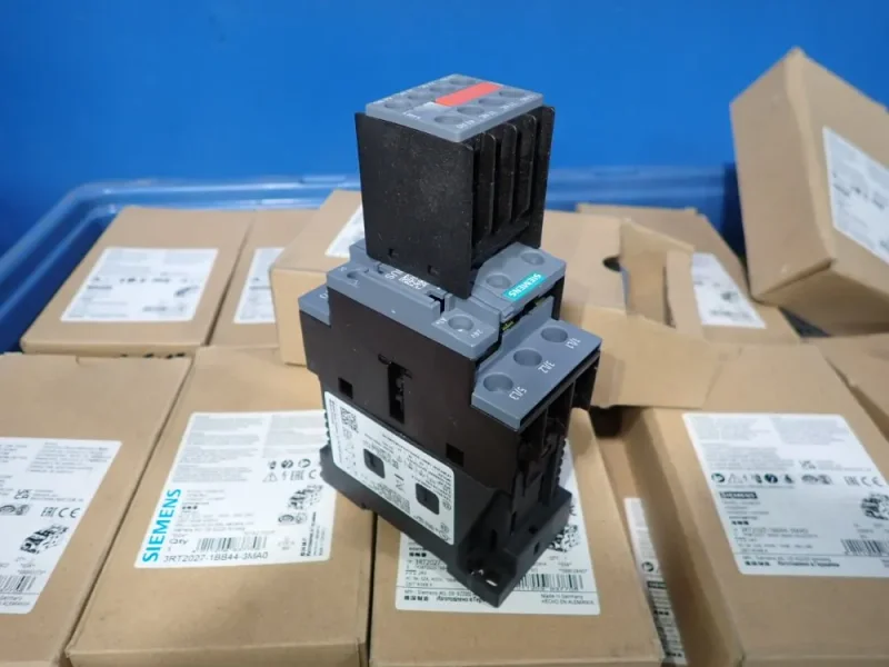 SIEMENS CONTACTOR  -  3RT2027-1BB44-3MA0