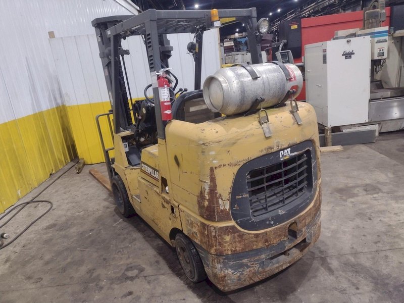 10,000 LBS CATERPILLAR MODEL #GC45KSWB FORKLIFT: YOBRO #25703