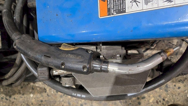 MILLER 70 SERIES WIRE FEEDER WITH GUN USED