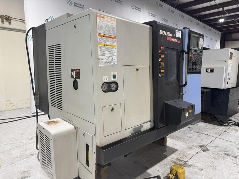 DOOSAN LYNX 220A CNC Lathe, 2011 – with SMW Bar feed