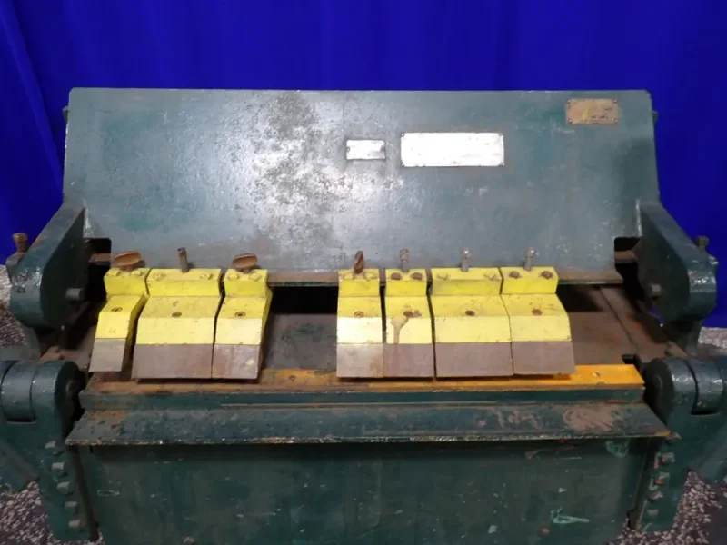 CHICAGO 12 GAUGE BOX AND PAN FINGER BRAKE  -  L30