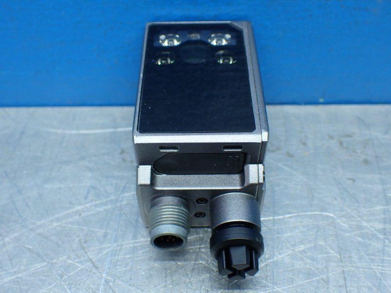 KEYENCE 1D AND 2D CODE READER  -  SR-X100