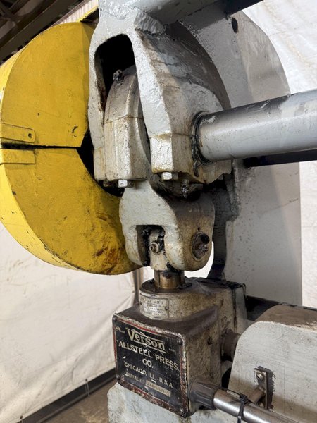 45 TON X 66" VERSON 2050 PRESS BRAKE W/ DIES. STOCK # 0219626.