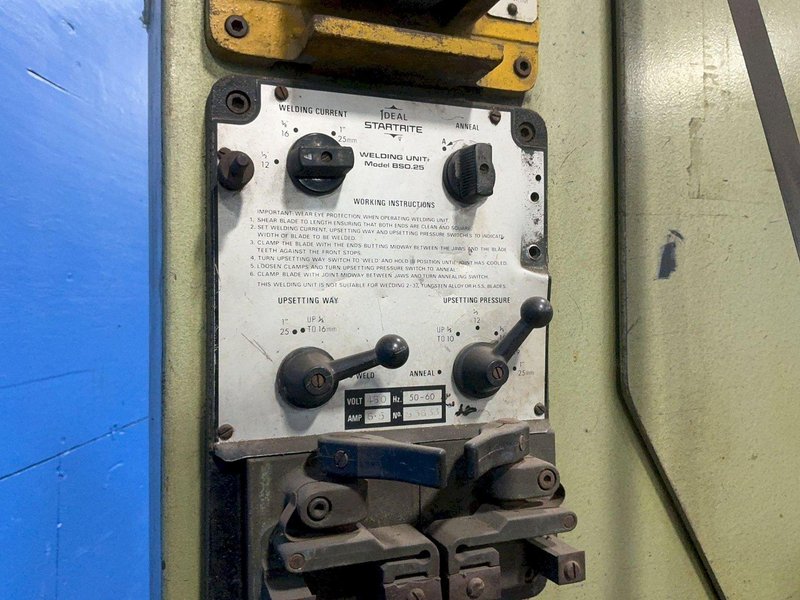 STARTRITE 21” X 21” VERTICAL BAND SAW   -  BRO.25
