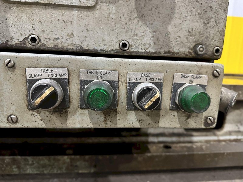 72" X 72" GIDDINGS &amp; LEWIS (G&amp;L) T-SLOTTED POWERED ROTARY TABLE W/ 72" POWERED INFEED SLIDE: STOCK #19731