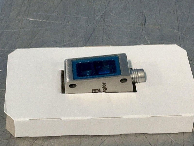 WENGLOR PHOTOELECTRIC REFLEX SENSORS WITH BACKGROUND SUPPRESSION  -  P2KH022