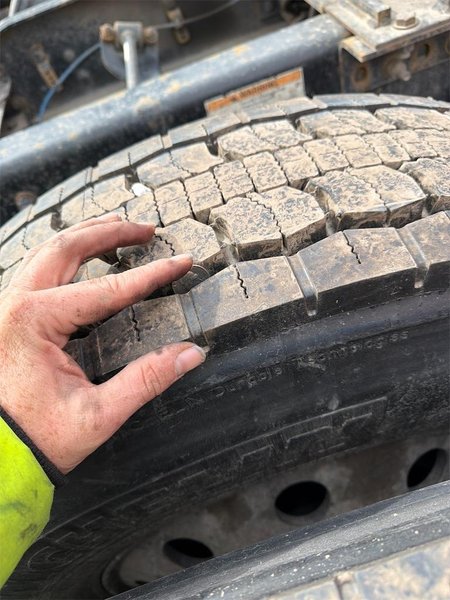 2020 Freightliner Cascadia 1FUJHHDV4LLLC1676