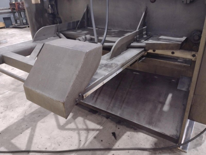 6&#039; x 3/8&quot; HTC MODEL #375-6S HYDRAULIC SHEAR: STOCK #21236