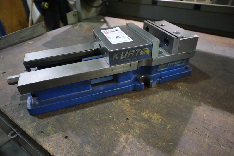 Kurt DX6 Crossover 6" Machine Vise, Steel Jaws, Handle- Auction Item