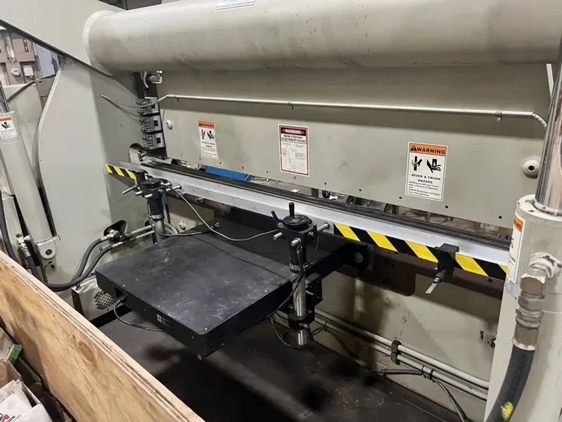 USED ACCURPRESS 130 TON X 10' HYDRAULIC CNC PRESS BRAKE MODEL 713010 Year: 2000