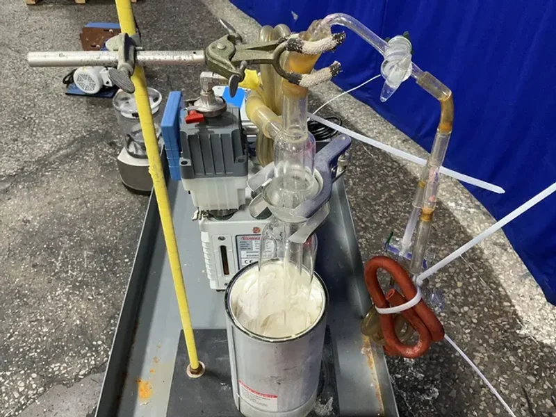 EDWARDS ROTARY VANE DUAL-STAGE VACUUM PUMP  -  RV3