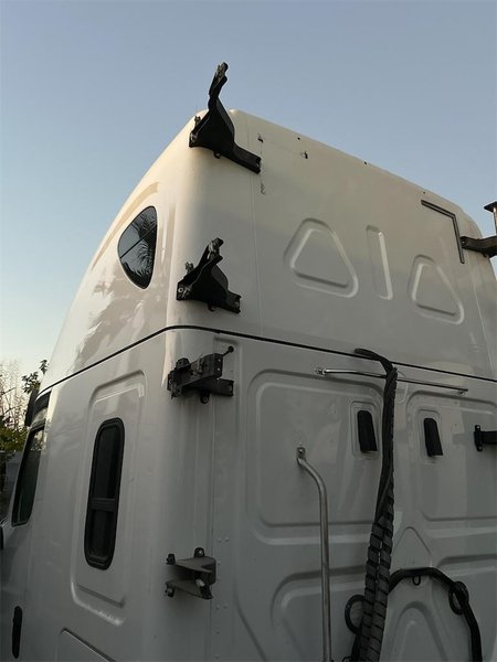 2019 Freightliner Cascadia 1FUJHHDR5KLKM7237