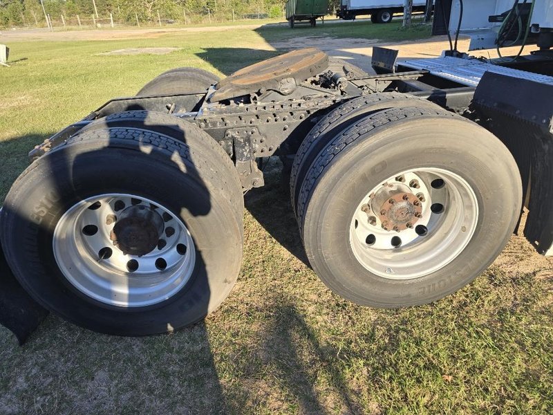 VOLVO VNL64T760 - Trucks