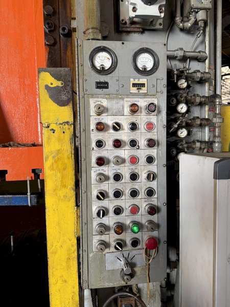 800 TON MINSTER E2-800-108-60 HEAVI-STAMPER STRAIGHT SIDE DOUBLE CRANK PRESS. STOCK #0430926