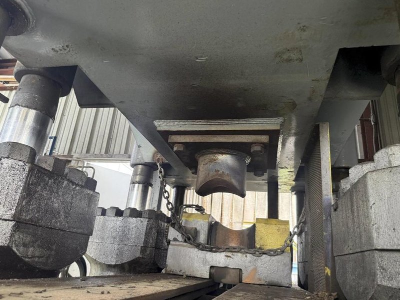 2000 TON HEAVY DUTY 4-POST HYDRAULIC PRESS. STOCK # 0543726