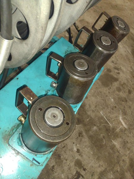 40 TON MODERN HYDRAULICS 4 CYLINDER PORTABLE HYDRAULIC DIE SETTING &amp; SEPARATING SYSTEM: STOCK #23773