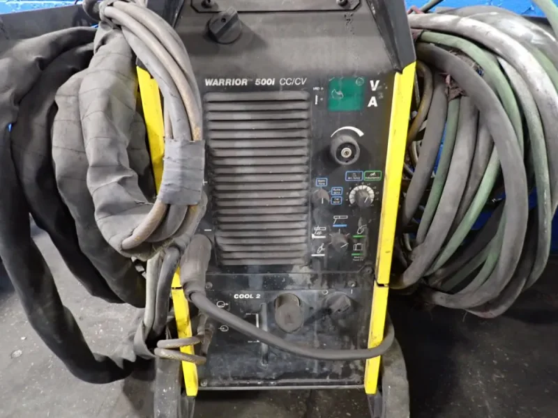 ESAB WELDER  -  WARRIOR 500 CC/CV