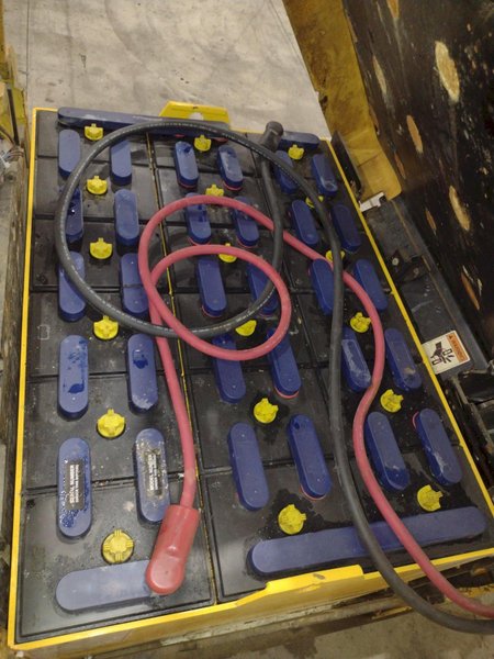 3,000 LB HYSTER MODEL #E45XM-27 ELECTRIC LIFT TRUCK FORKLIFT: STOCK #20642