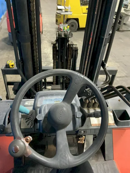 TOYOTA 6600 LBS PROPANE FORKLIFT  -  7FGU32