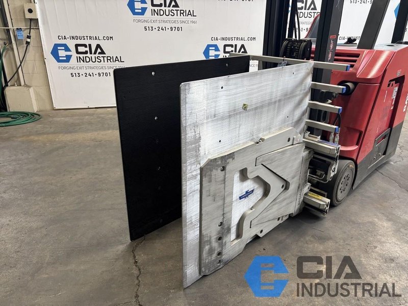 2021 - 2,500 LB. CASCADE MODEL 14J-CCS-2A-5074 HYDRAULIC CARTON CLAMP ATTACHMENT